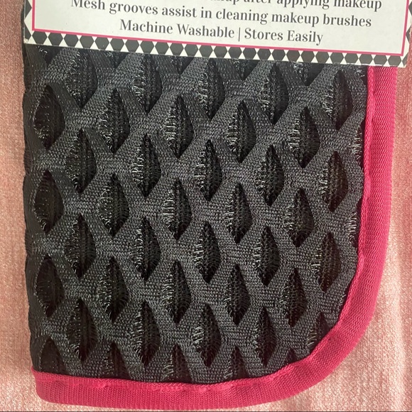 💕HOST PICK💕FREE ADDON NWT MAKEUP MAT - Picture 5 of 6